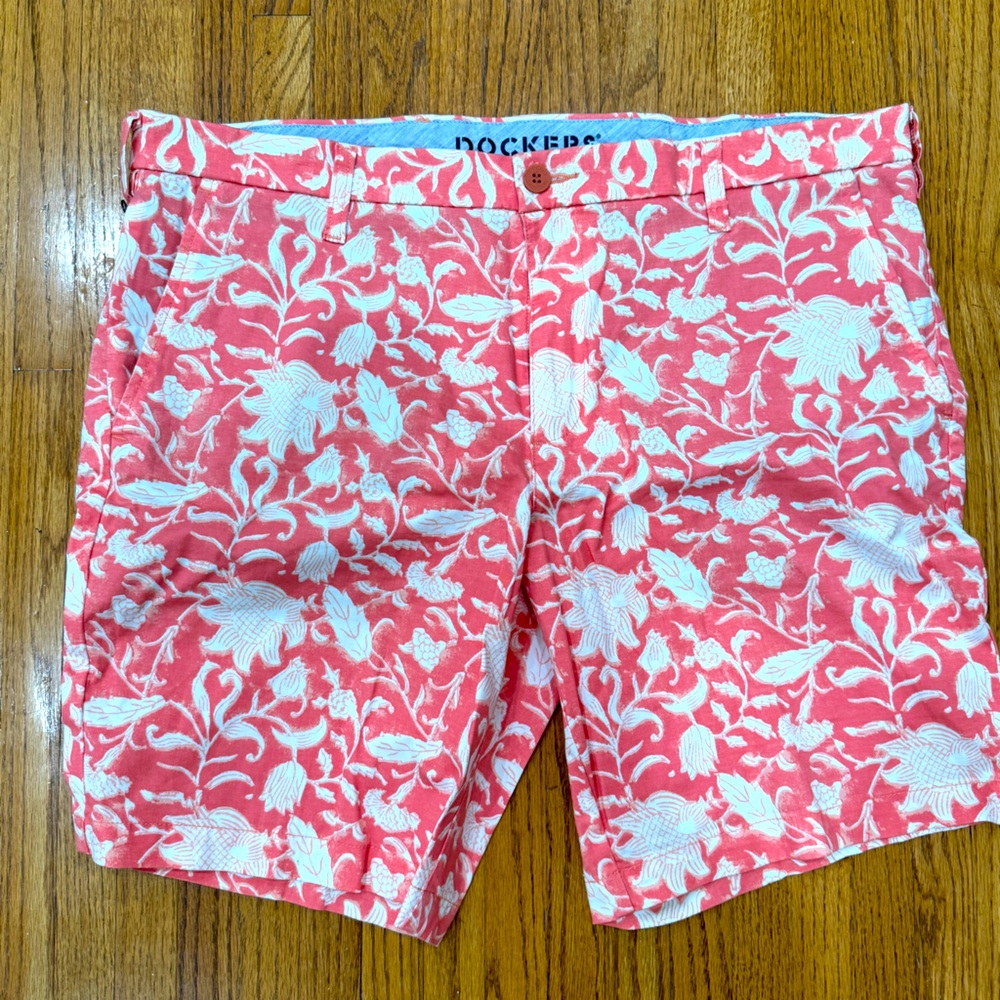 Men’s Floral Pattern Dockers Shorts
